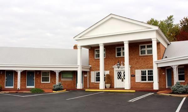 Governor House Inn Arlington/Falls Church Exterior photo