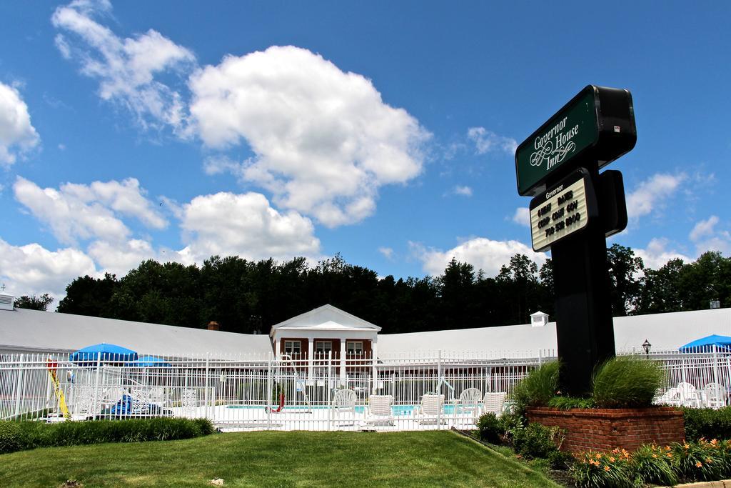 Governor House Inn Arlington/Falls Church Exterior photo