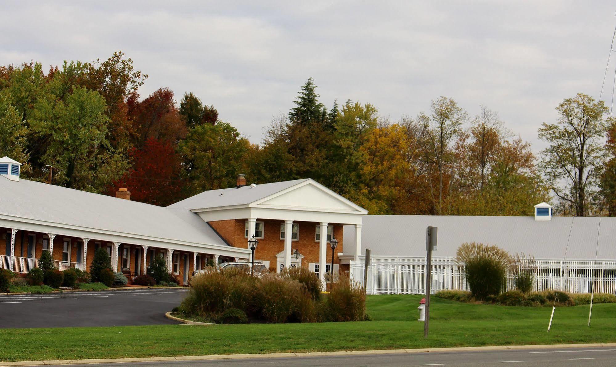 Governor House Inn Arlington/Falls Church Exterior photo