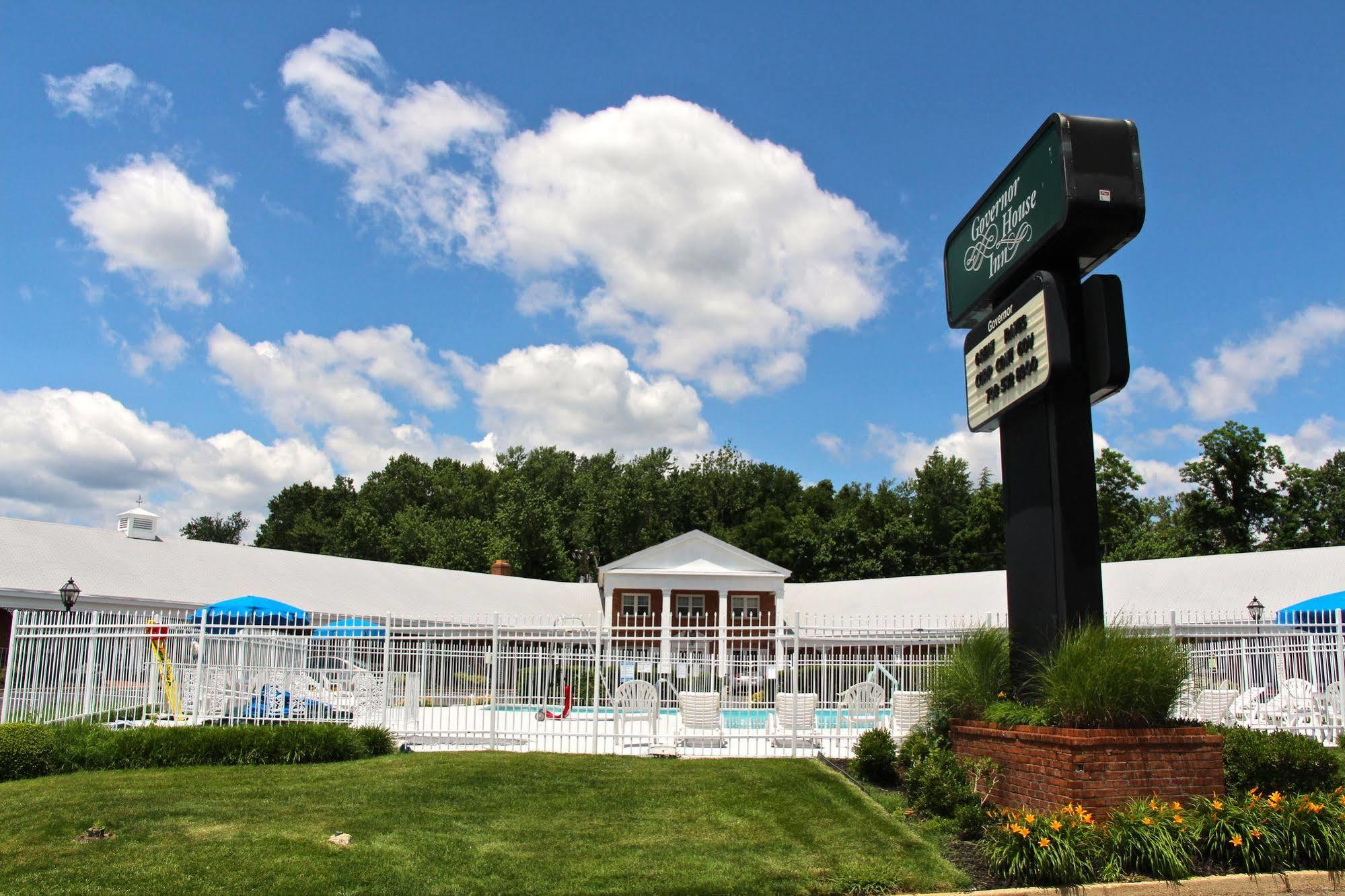 Governor House Inn Arlington/Falls Church Exterior photo