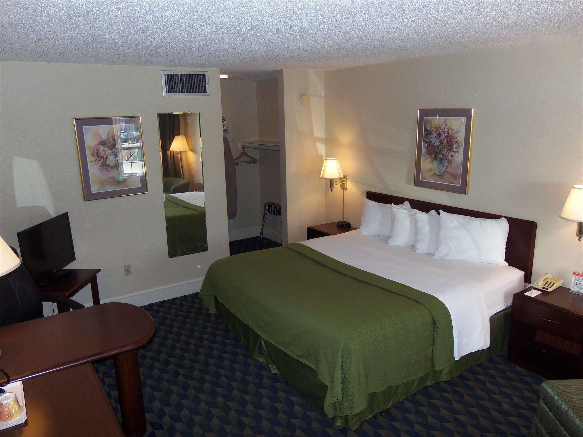 Governor House Inn Arlington/Falls Church Exterior photo