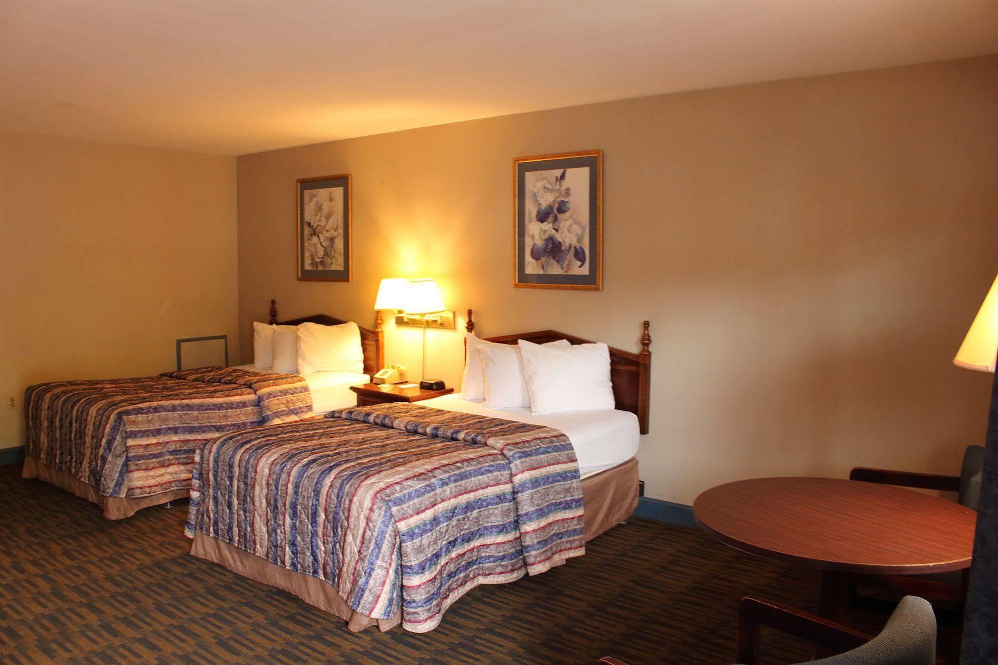 Governor House Inn Arlington/Falls Church Exterior photo