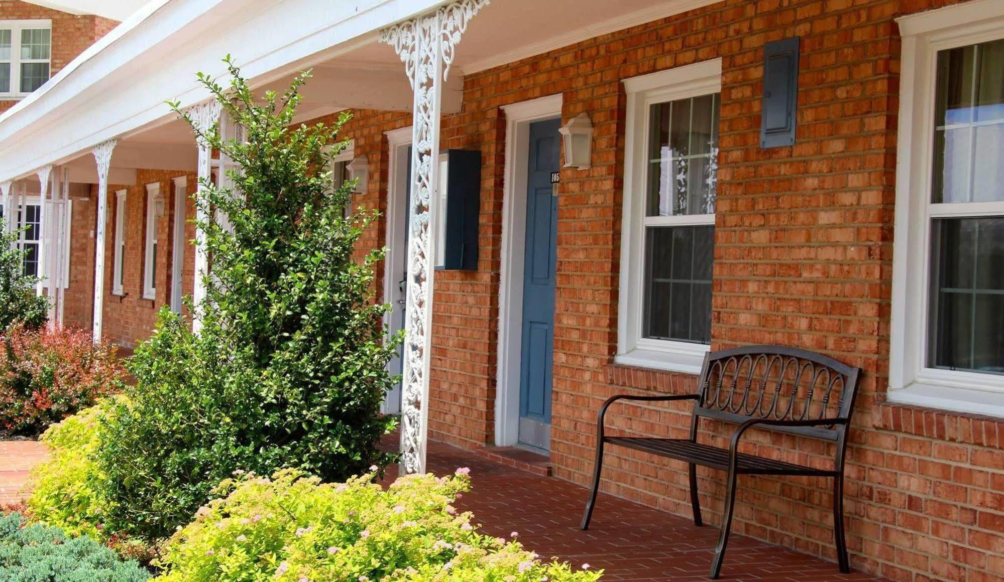 Governor House Inn Arlington/Falls Church Exterior photo